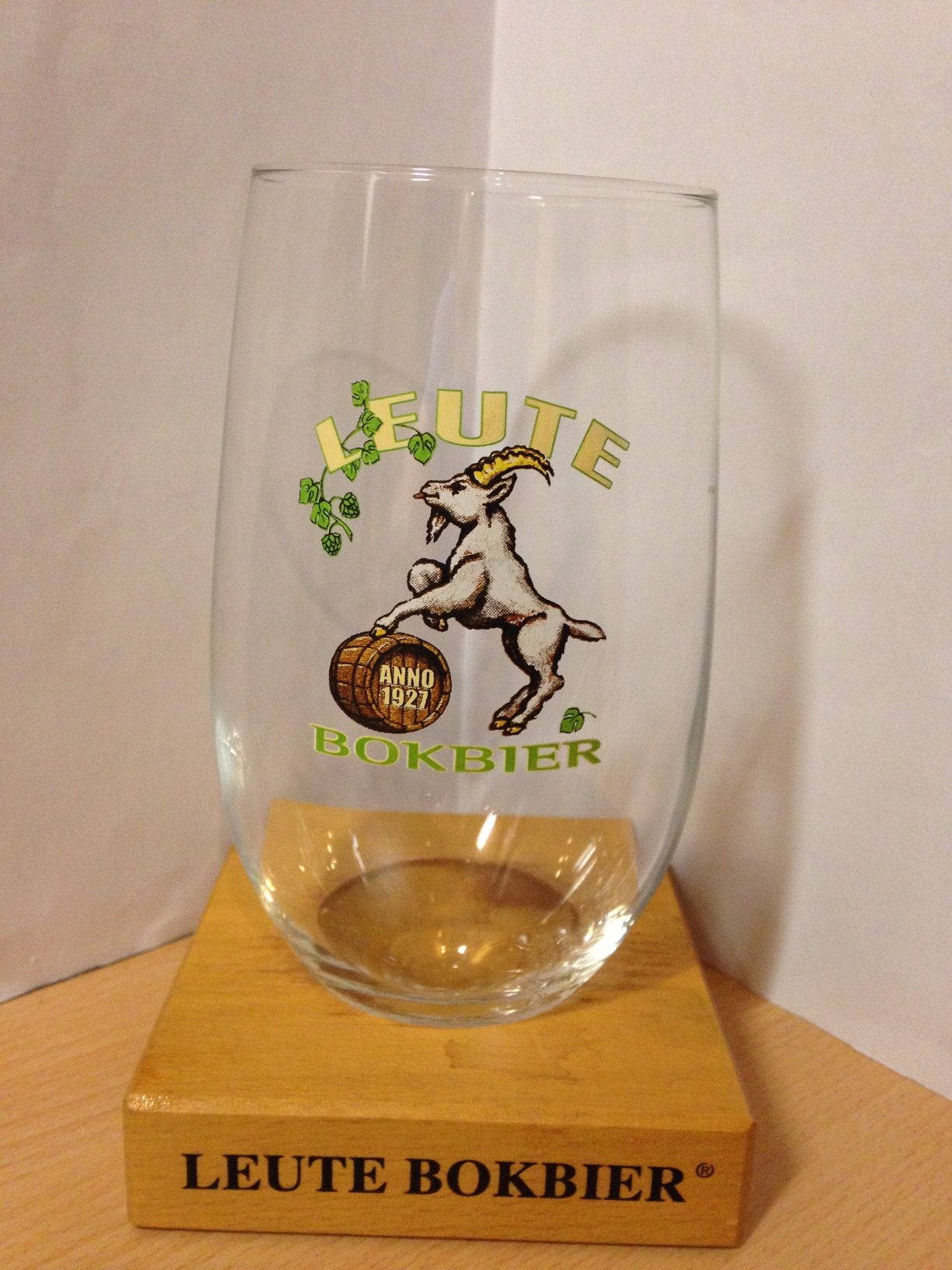 2x Leute bierglas bokbier in houten houder, Ophalen of Verzenden, Zo goed als nieuw, Glas of Glazen, Overige merken