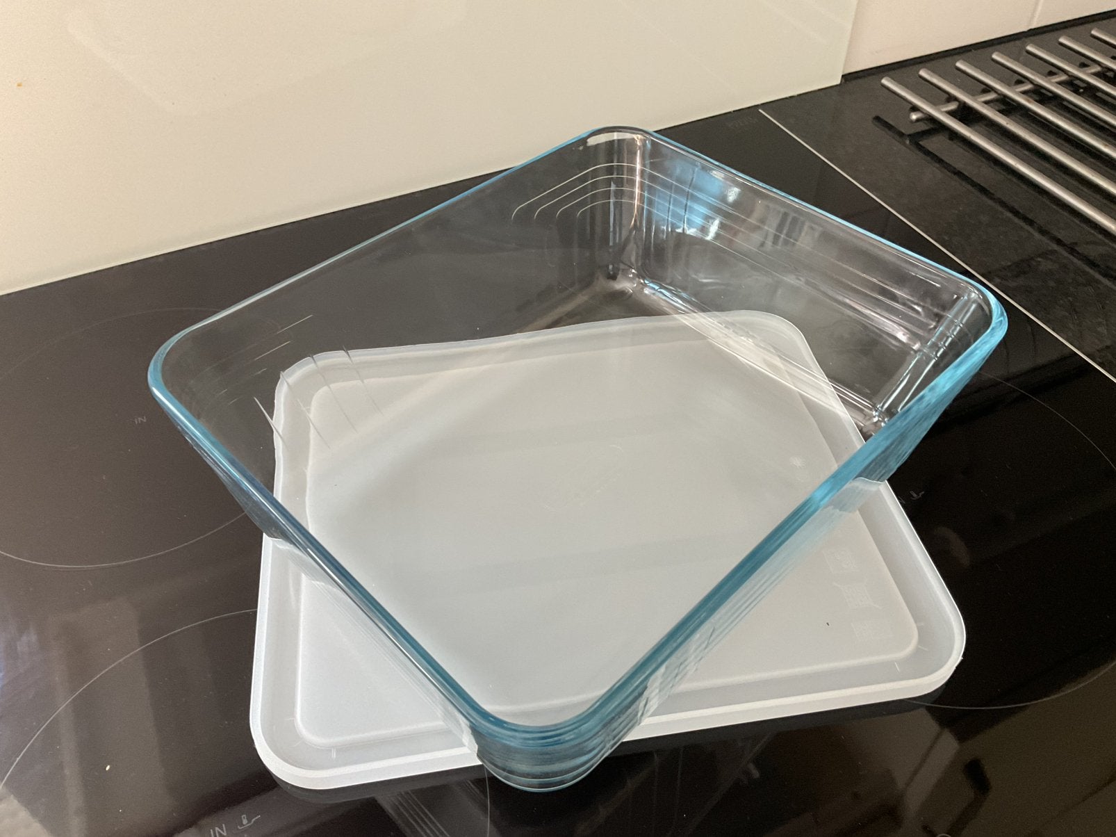 NIEUW PYREX GLAZEN SCHAAL 28cm bij 23 cm, Huis en Inrichting, Keuken | Keukenbenodigdheden, Ophalen, Nieuw