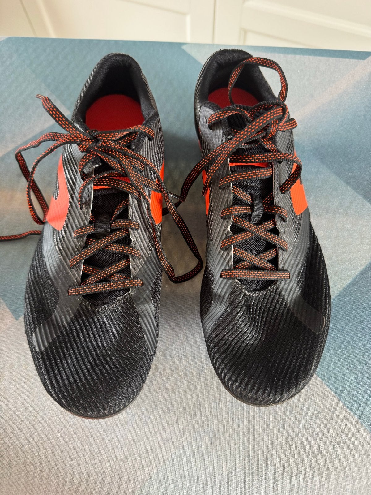 Decathlon Spikes Hardloopschoenen Maat 40 Zwart/Oranje, Overige merken, Ophalen of Verzenden, Zo goed als nieuw, Spikes