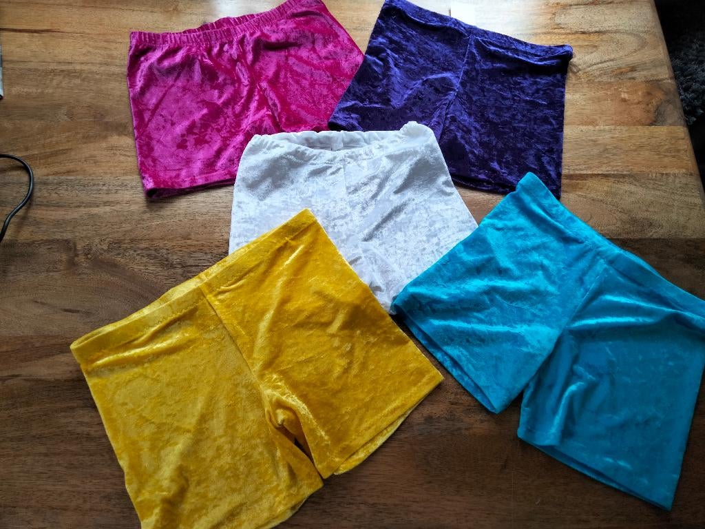 Turnbroekjes velours diverse maten (2), Maat 36 t/m 42, Ophalen of Verzenden, Turnpak(je)