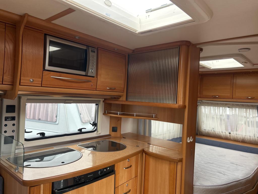 Fendt Platin 470 TF VOORTENT FRANS BED, Caravans en Kamperen, Caravans, Gewerbepark Ost 26 86690 Mertingen, Duitsland, Rondzit