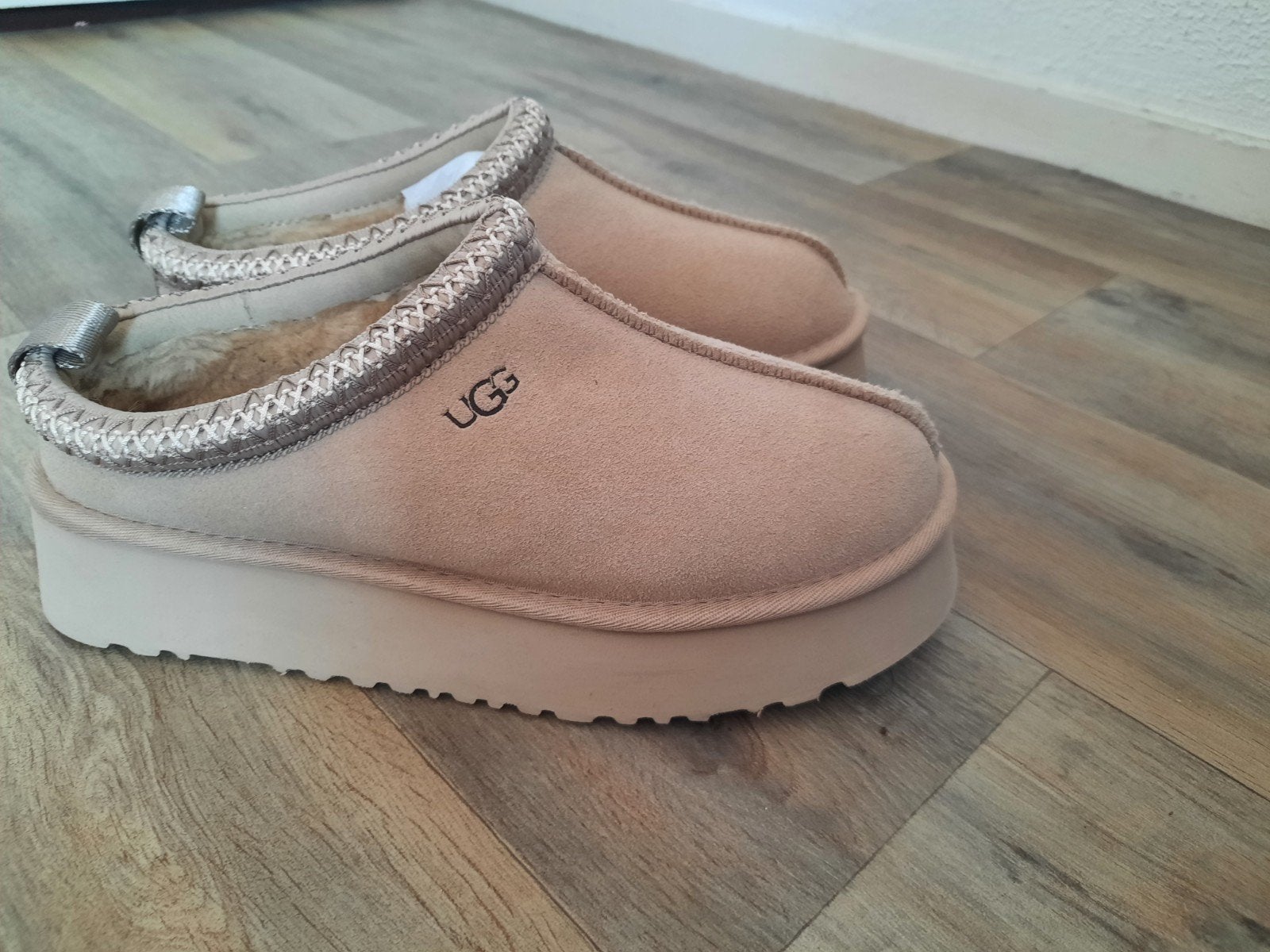 Nieuwe UGG Tazz Slippers - Beige - Maat 39, Ophalen of Verzenden