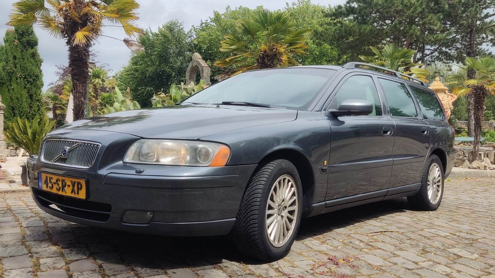 Volvo V70 2.4 170PK AUT 2006 Grijs, Auto's, Volvo, 1800 kg, Zwart, 1498 kg, Stationwagon