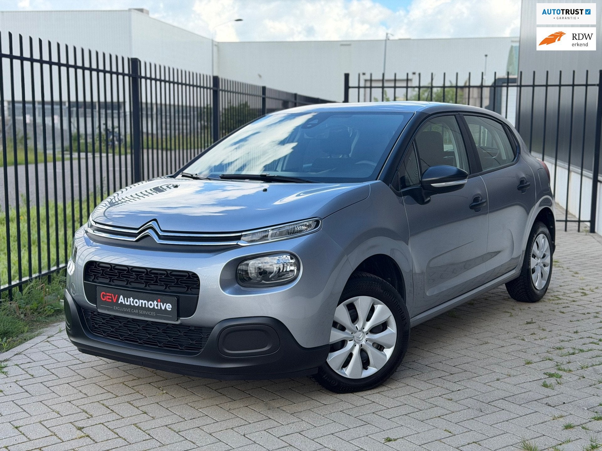 Citroen C3 1.2 PureTech S&S Live Carplay Cruise Line-assist, Voorwielaandrijving, 83 pk, 450 kg, Gebruikt