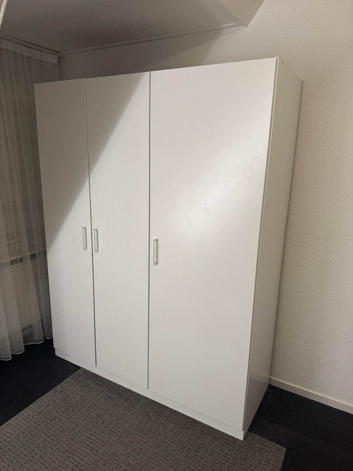 Zeer nieuwe kledingkast 180x140x50cm, Huis en Inrichting, Kasten | Kledingkasten, Ophalen, Gebruikt, 100 tot 150 cm, 150 tot 200 cm