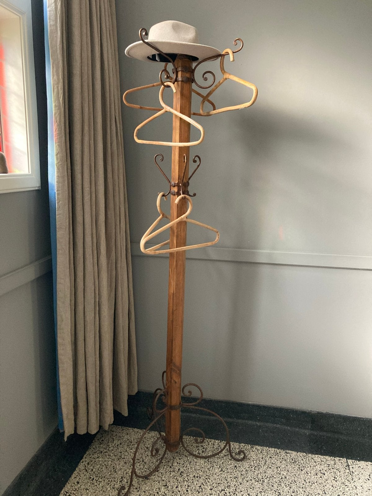 Sfeervolle eikenhouten staande kapstok - 190 cm hoog, Ophalen, Gebruikt, Staande kapstok, 150 tot 200 cm
