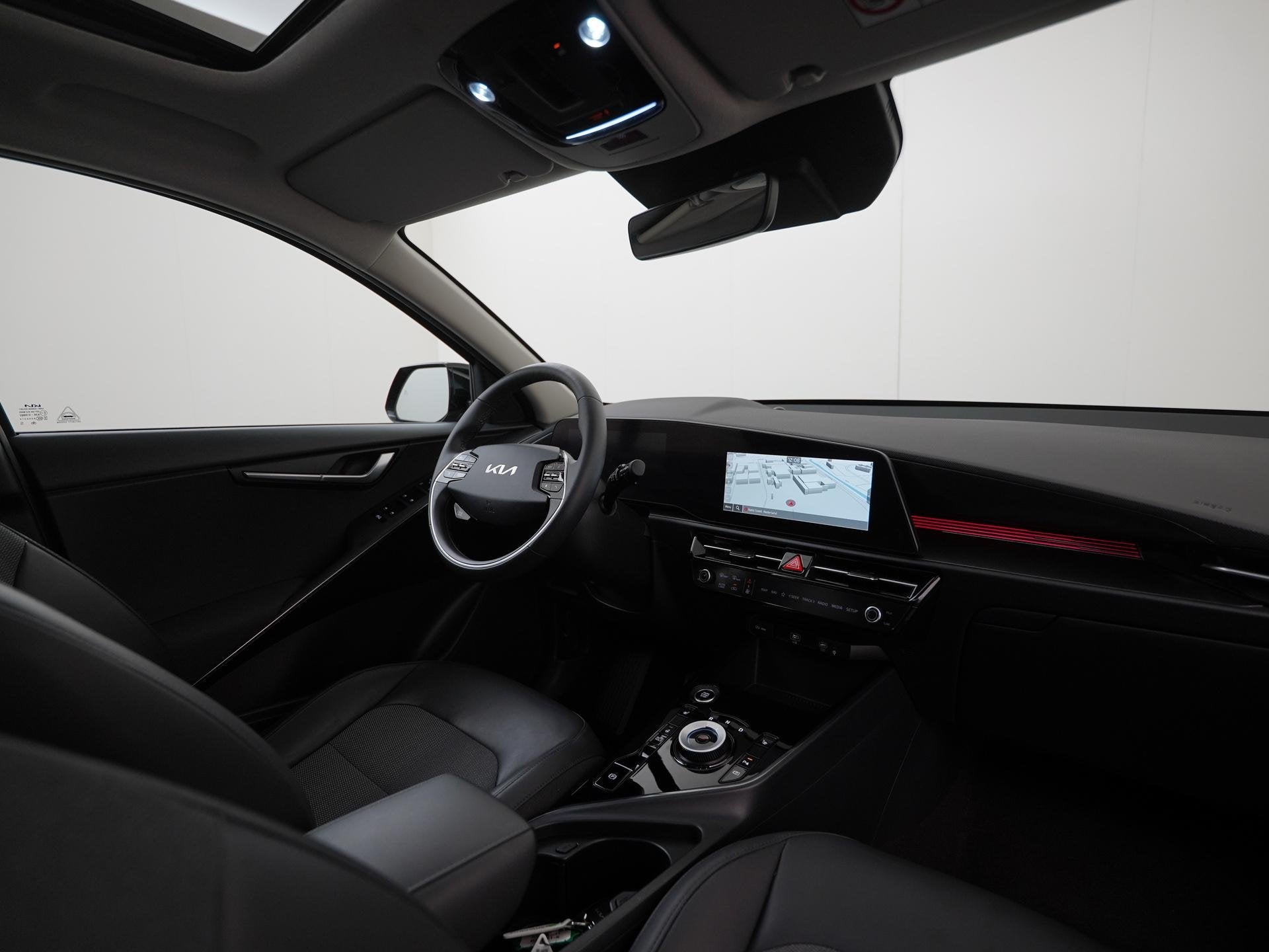 Kia Niro 1.6 GDi Hybrid DynamicLine | Schuifdak | Head-up |, Gebruikt, Euro 6, Leder en Stof, Zwart