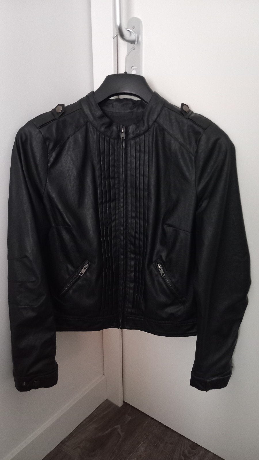 Zwart kort jasje, Kleding | Dames, Ophalen of Verzenden, Nieuw, Maat 38/40 (M), Zwart