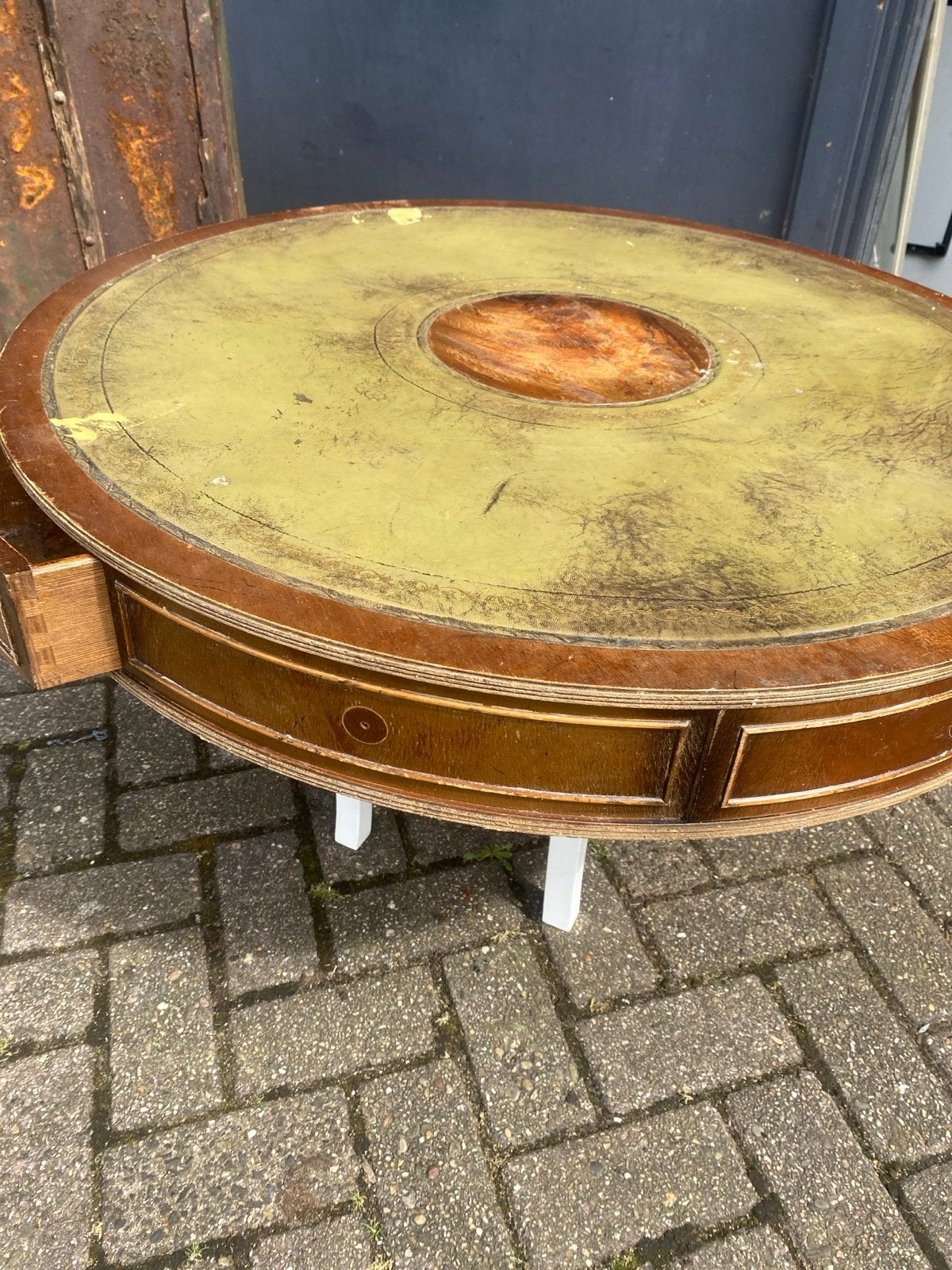 Antieke ronde salontafel met groen leren blad, Antiek en Kunst, Antiek | Meubels | Tafels, Ophalen of Verzenden
