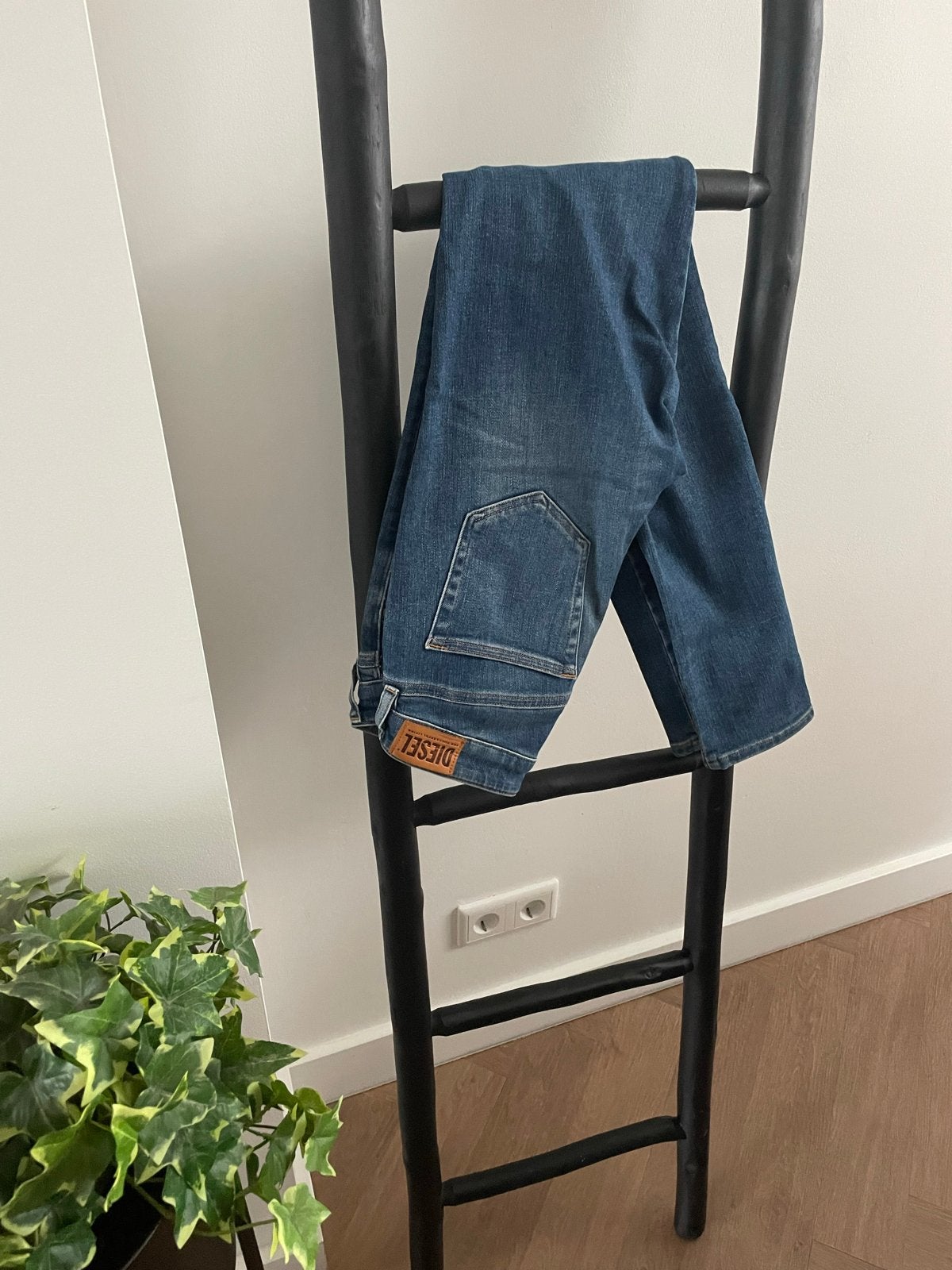 Diesel Slandy Super-Skinny Regular Waist Jeans Dames W28-L34, Ophalen of Verzenden, Zo goed als nieuw, Blauw, W27 (confectie 34) of kleiner