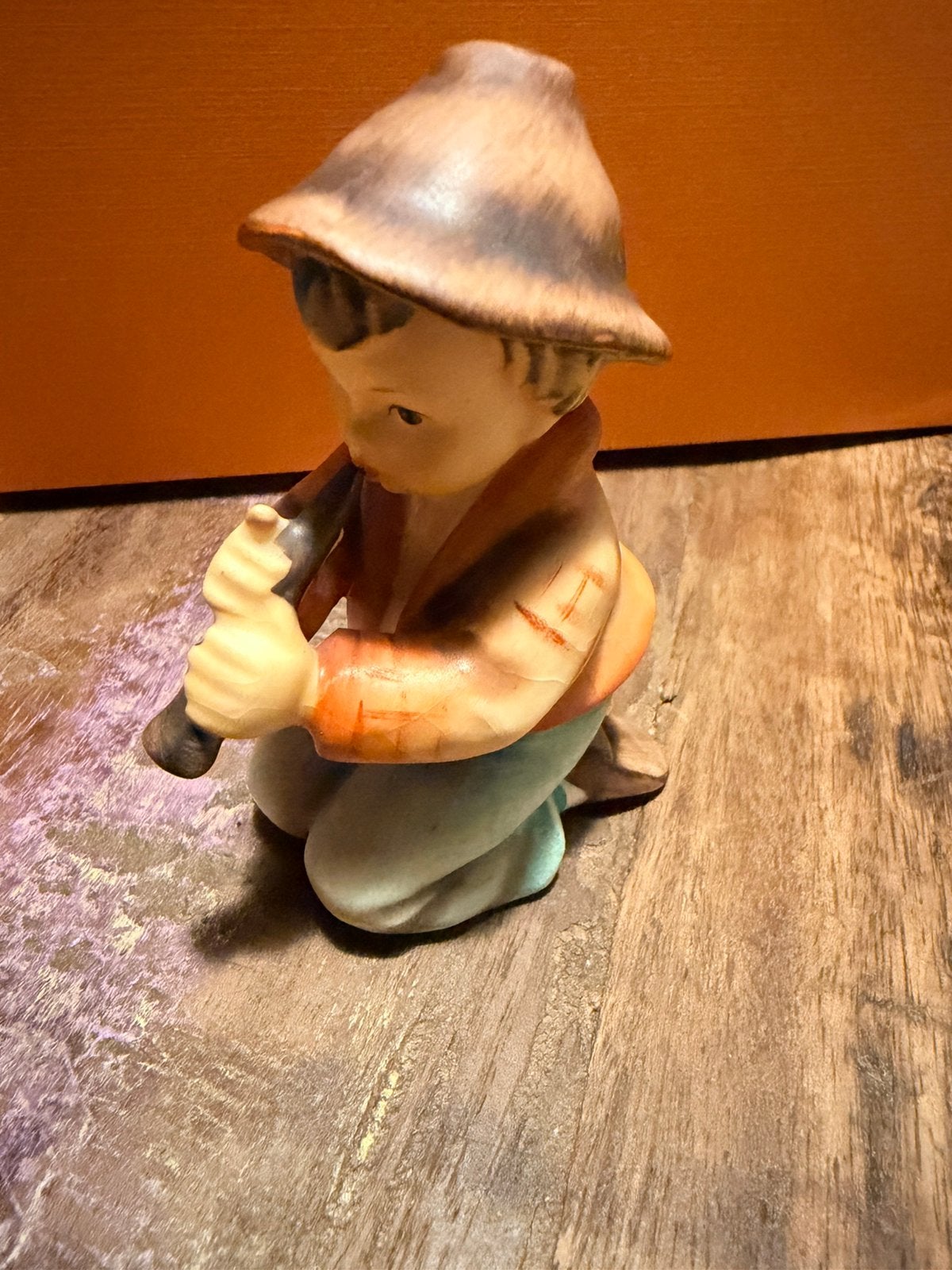 Goebel Hummel - Little Tooter / Knielende Herder met Fluit, Verzamelen, Ophalen of Verzenden, Zo goed als nieuw, Hummel