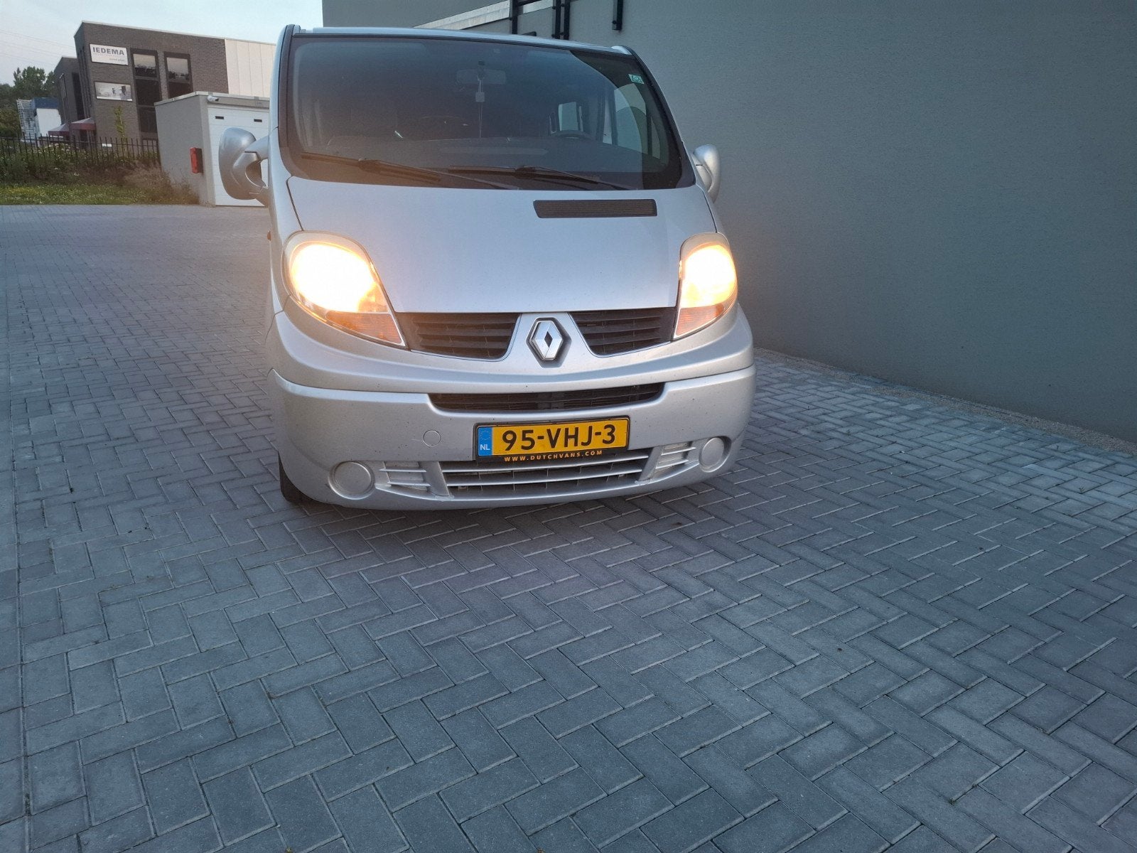 Renault Trafic automaat 2.5 DCI L2H1 2007 227332km, Auto's, Bestelauto's, 145 pk, Stof, 4 cilinders, 2000 kg