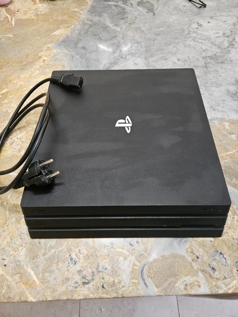 PlayStation 4, 500GB + 2 controllers + 19 games, Spelcomputers en Games, 2 spelers, Ophalen of Verzenden, Gebruikt