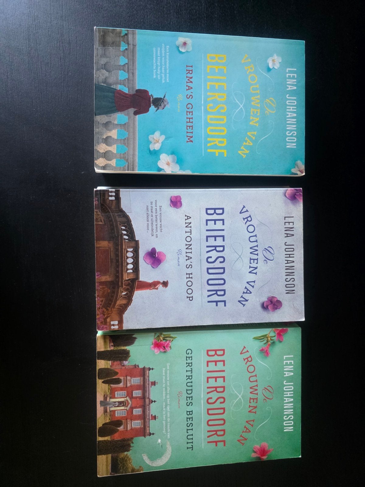 De Vrouwen van Beiersdorf - Lena Johansson (3 boeken), Ophalen of Verzenden, Gelezen, Lena Johansson, Nederland