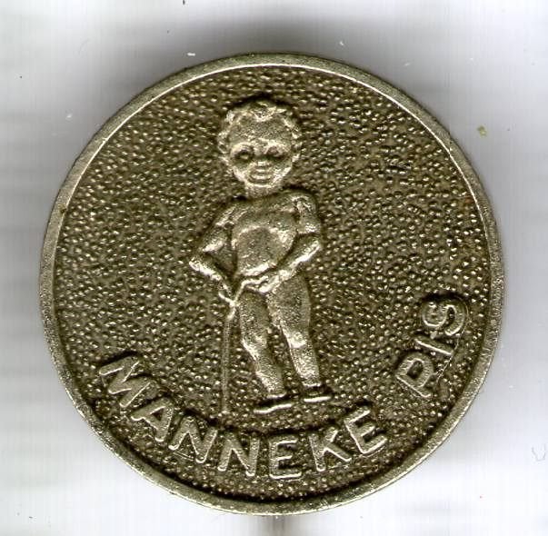 Manneke PIS grijs op zilverkleurig speldje ( U_082a), Verzamelen, Verzenden, Zo goed als nieuw, Figuurtje, Speldje of Pin