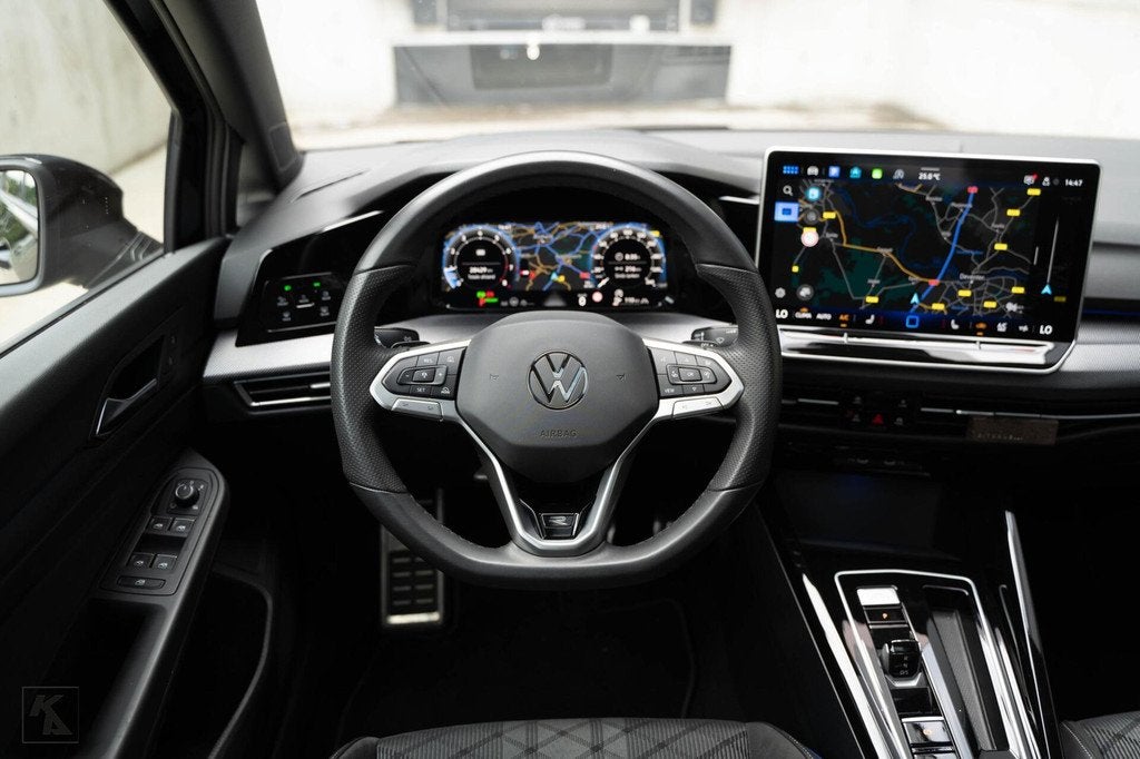 Volkswagen Golf 1.5 eTSI | 2025 | R-Line Black Edition |Luxe, 4 cilinders, Zwart, Bedrijf, Automatische klimaatregeling