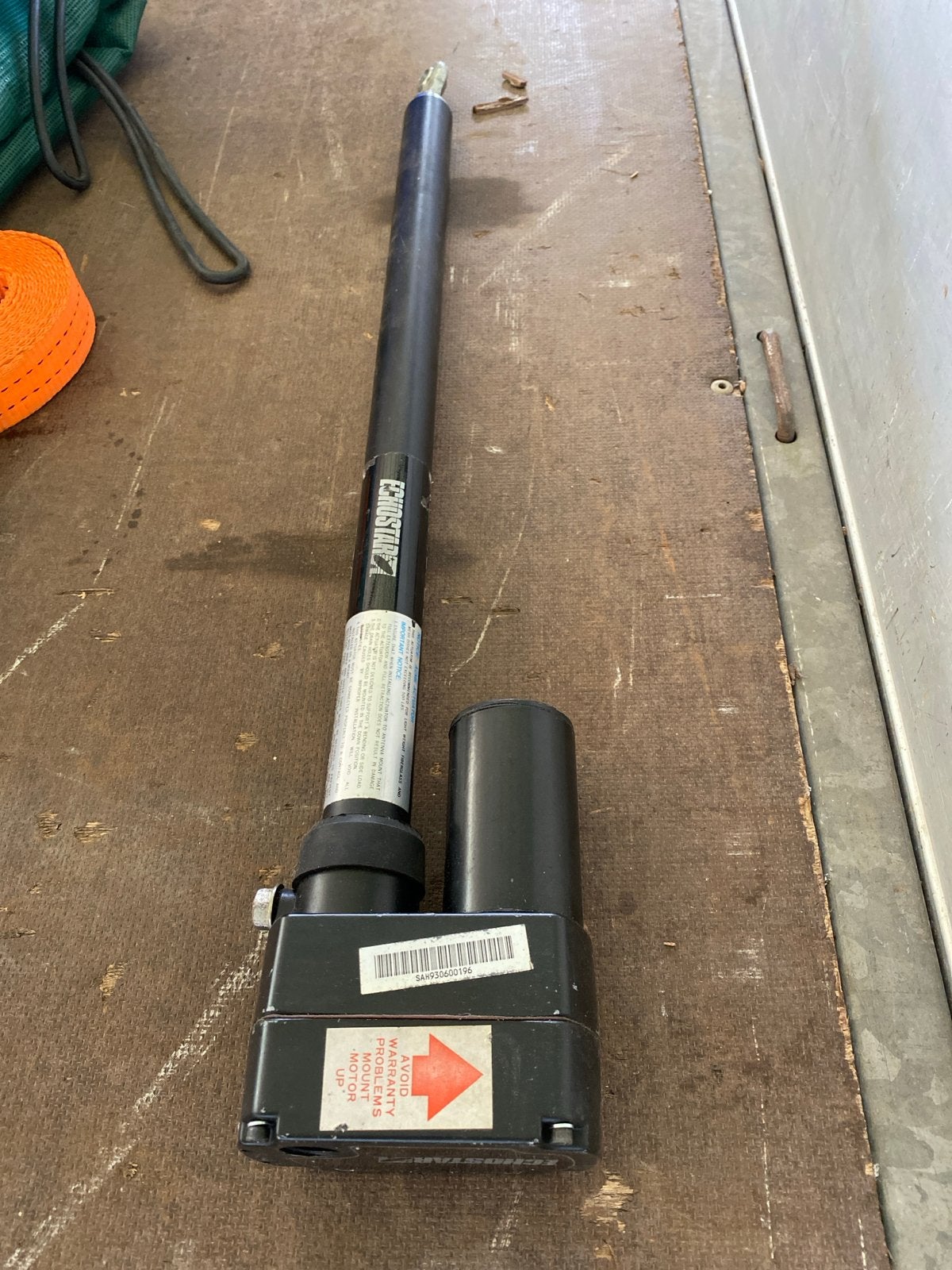 2x Echostar Satelliet Antenne Actuator - 720mm, Audio, Tv en Foto, Ophalen, Zo goed als nieuw, (Schotel)antenne-accessoires, Overige merken