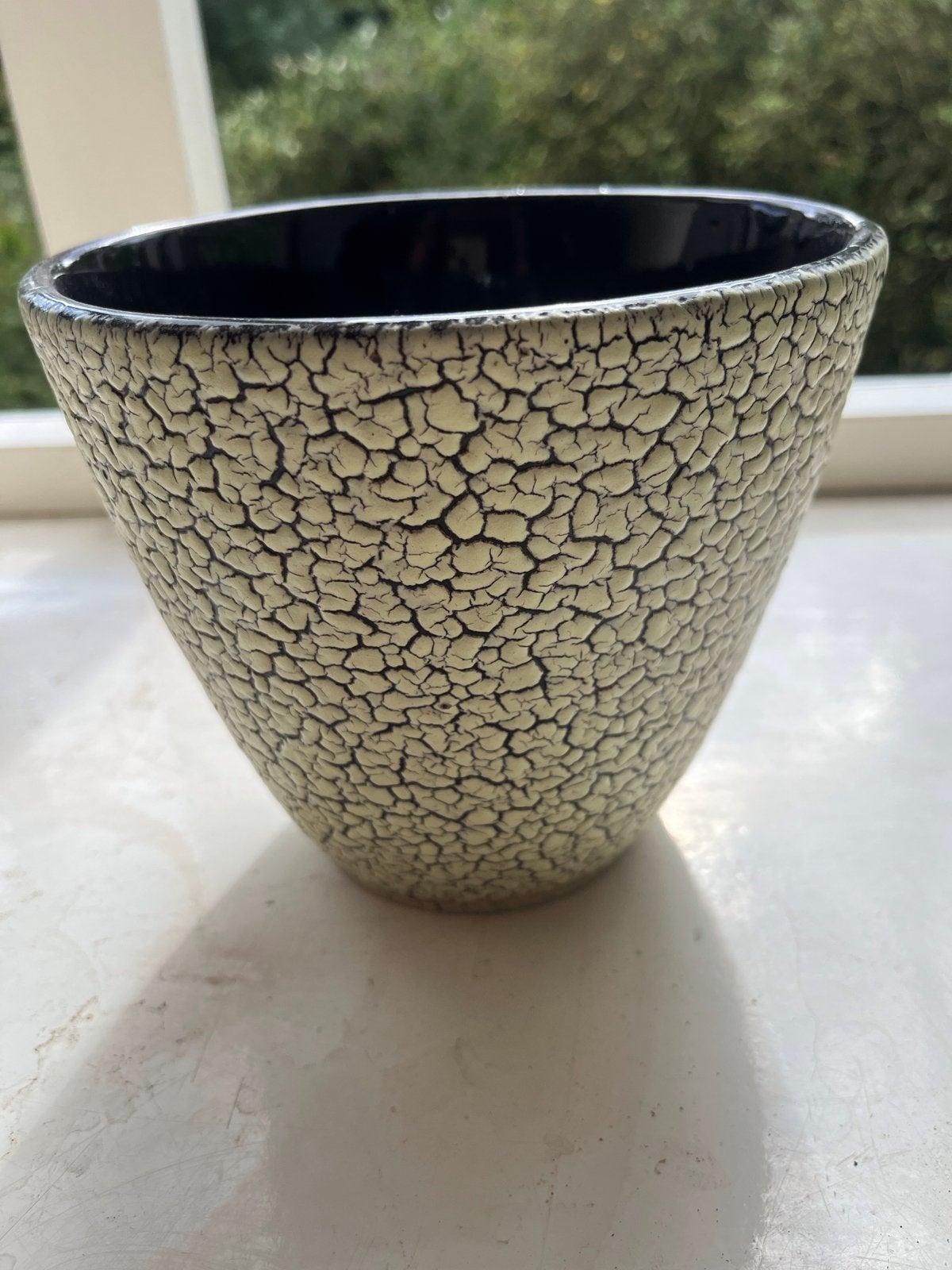 Vintage bloempot - geel - zwart Keramiek, Gebruikt, Met patroon/structuur, Beige, Ophalen of Verzenden