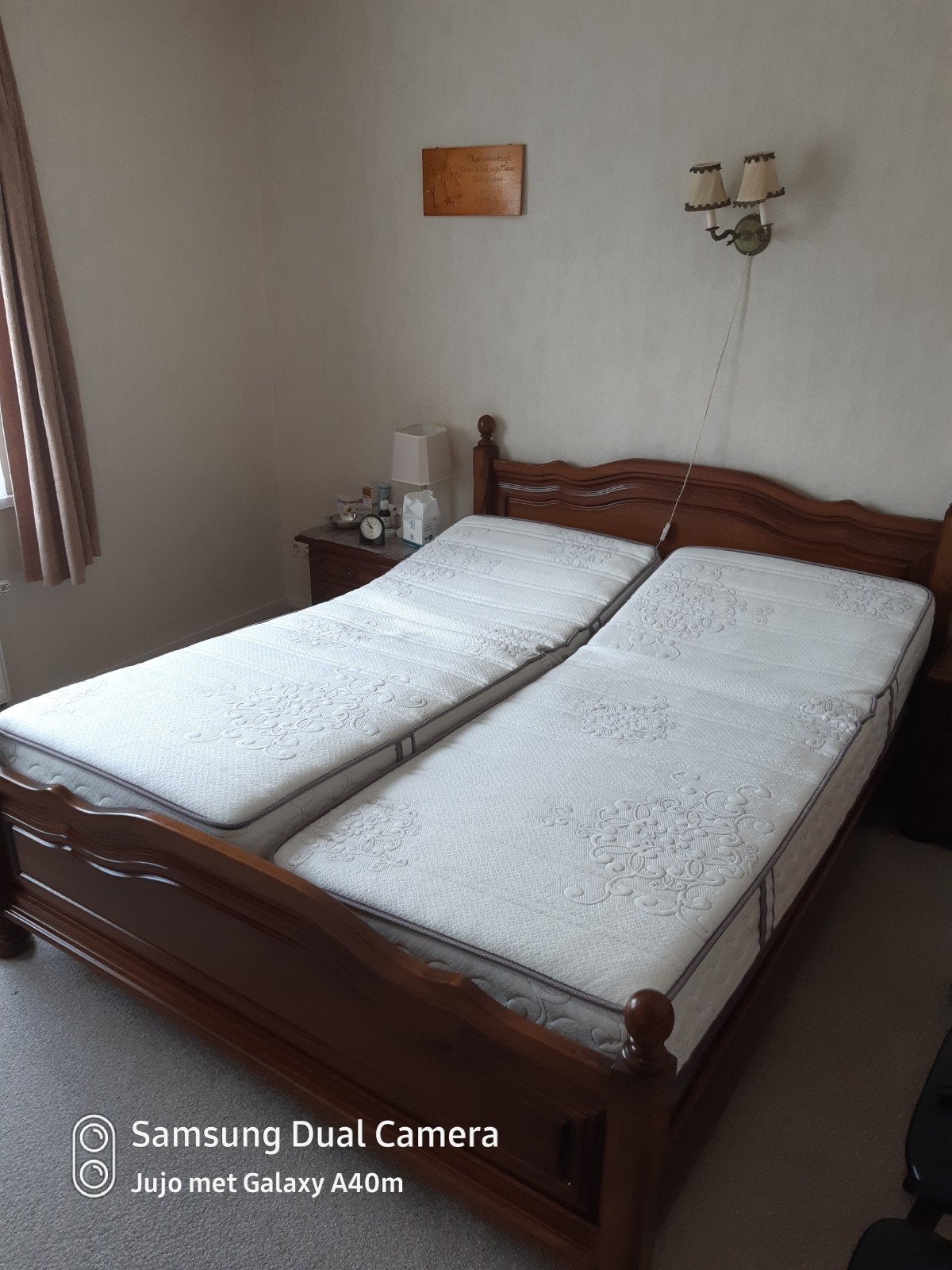 Tweepersoonsbed met verstelbare lattenbodems en matrassen, Ophalen, Bruin, Klassiek, Tweepersoons