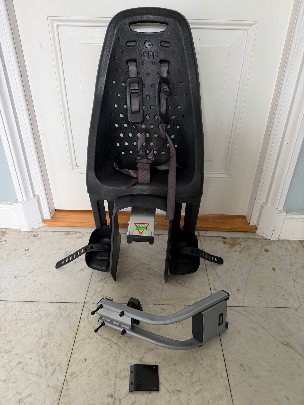 Yepp Maxi Achterzitje Zwart - Max 22 kg, Fietsen en Brommers, Fietsaccessoires | Fietsstoeltjes, Achterzitje, 0 t/m 18 kg, Ophalen of Verzenden