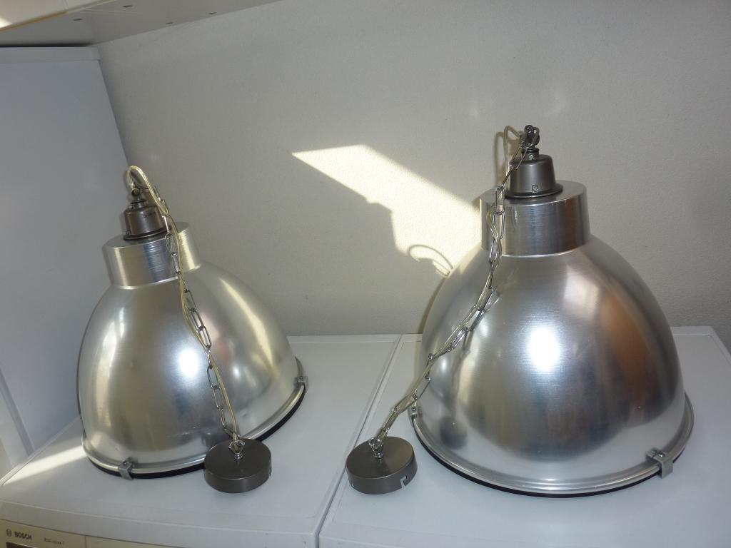 2 Industriële aluminium hanglampen., Ophalen, Gebruikt, Metaal, Minder dan 50 cm