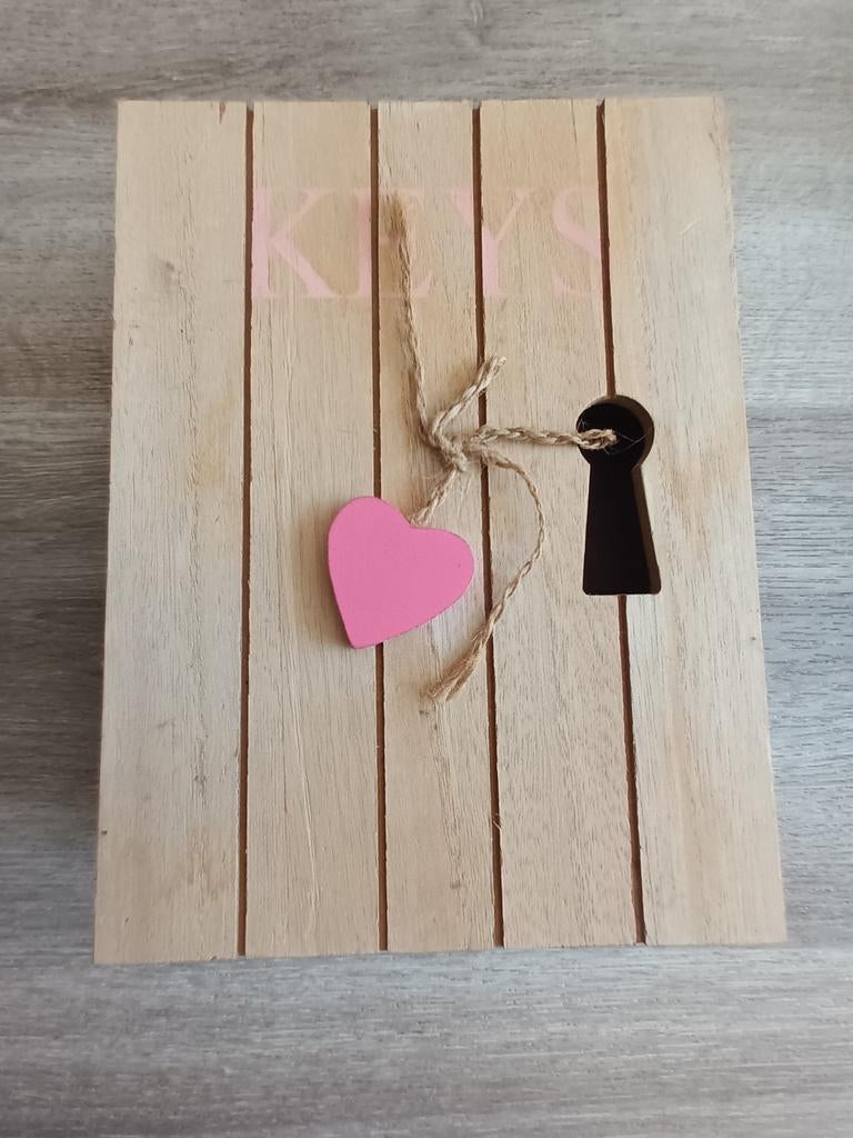 Sleutelkastje hout. 18x4x24hoog, Ophalen