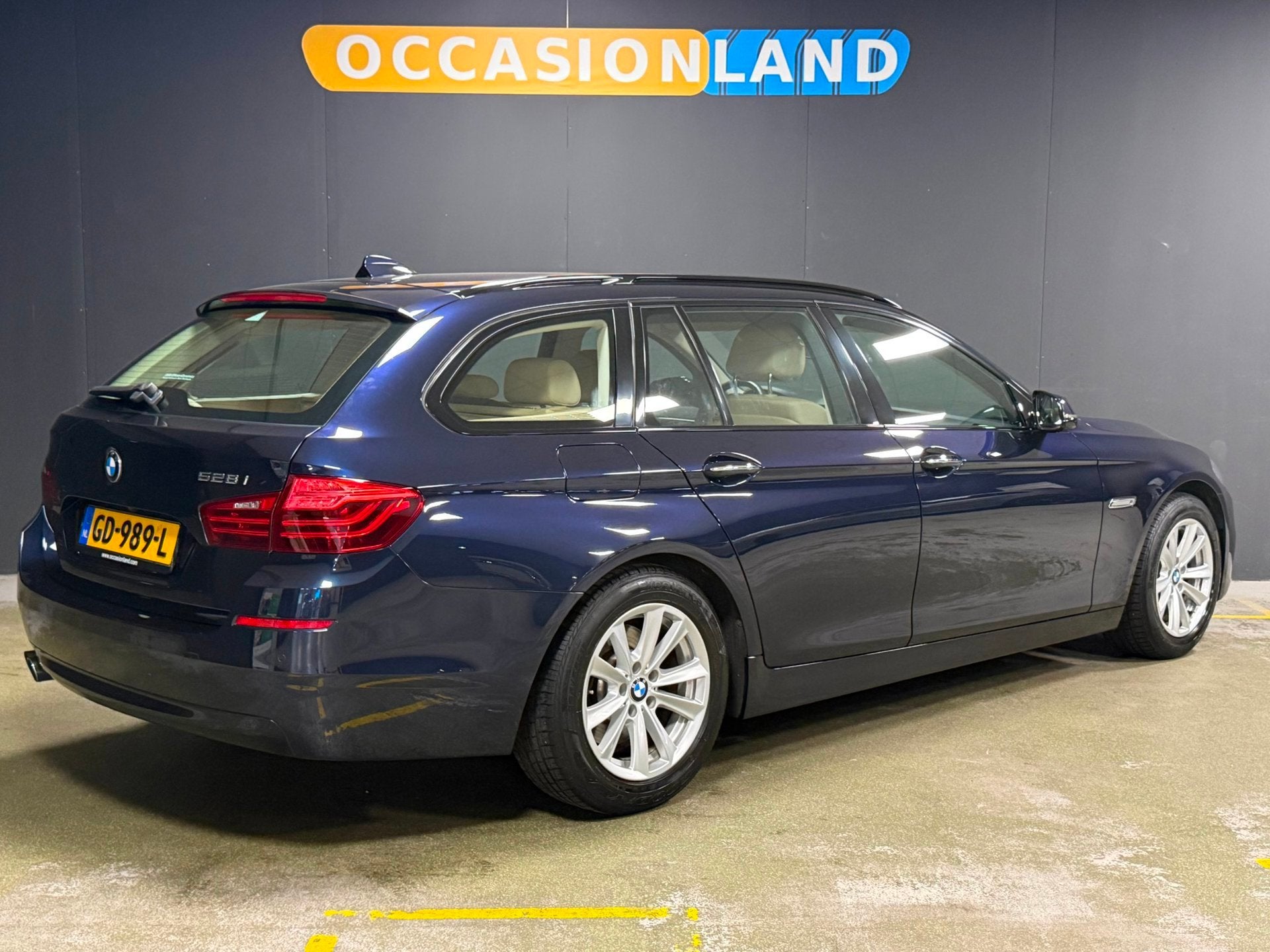 BMW 5-serie Touring 528i High Executive|SOFTCLOSE|KEYLESS|ME, Auto's, Automaat, Dealer onderhouden, Achterwielaandrijving, Gebruikt