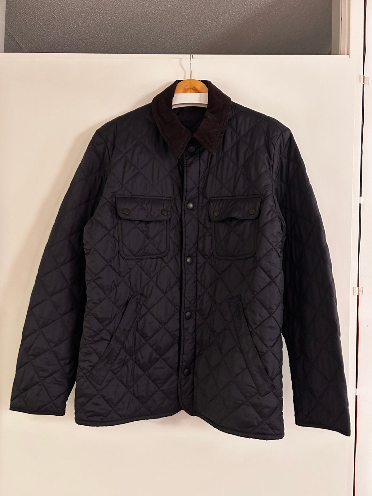 Barbour Gewatteerde Jas Navy Maat M met Corduroy Kraag, Ophalen of Verzenden, Zo goed als nieuw, Maat 48/50 (M), Blauw
