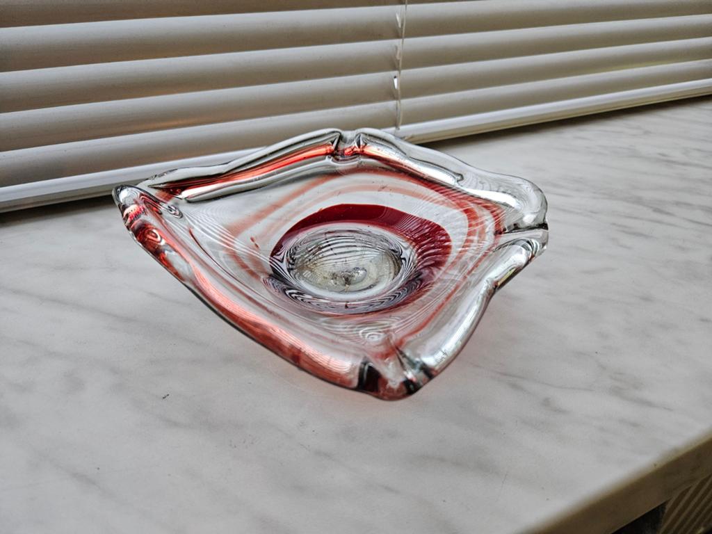 Vintage glazen schaal met rood-witte swirl, Ophalen