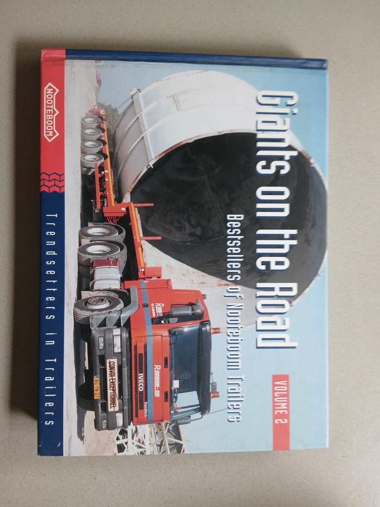 Giants on the Road - Bestsellers of Nooteboom Trailers, Ophalen, Zo goed als nieuw, Overige onderwerpen, Diverse auteurs