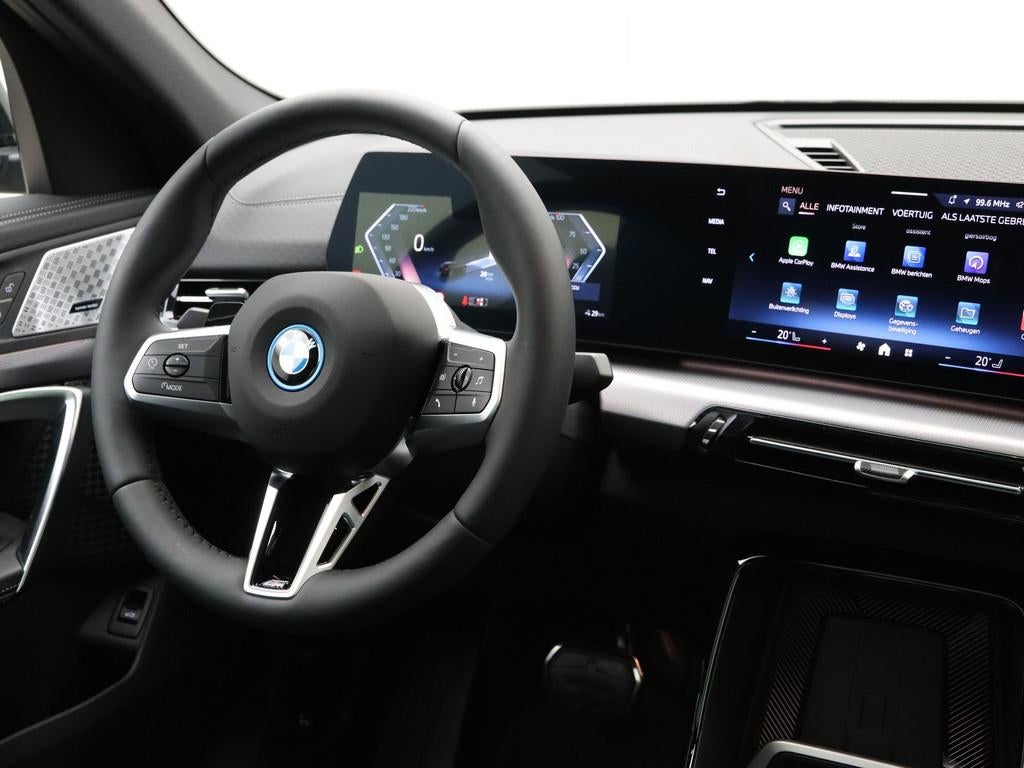 BMW iX2 eDrive20 M Sport Pro (bj 2025, automaat), Auto's, BMW, Met garantie (alle), 33 min, Zwart, 420 min