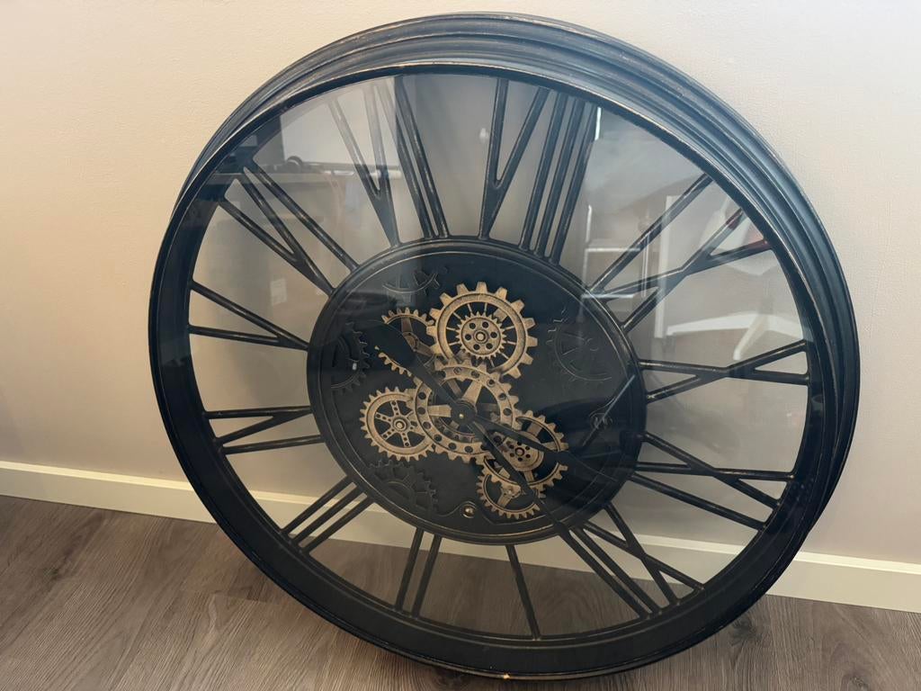 Grote hangklok - metaal - batterij - 86cm, Ophalen, Zo goed als nieuw, Wandklok