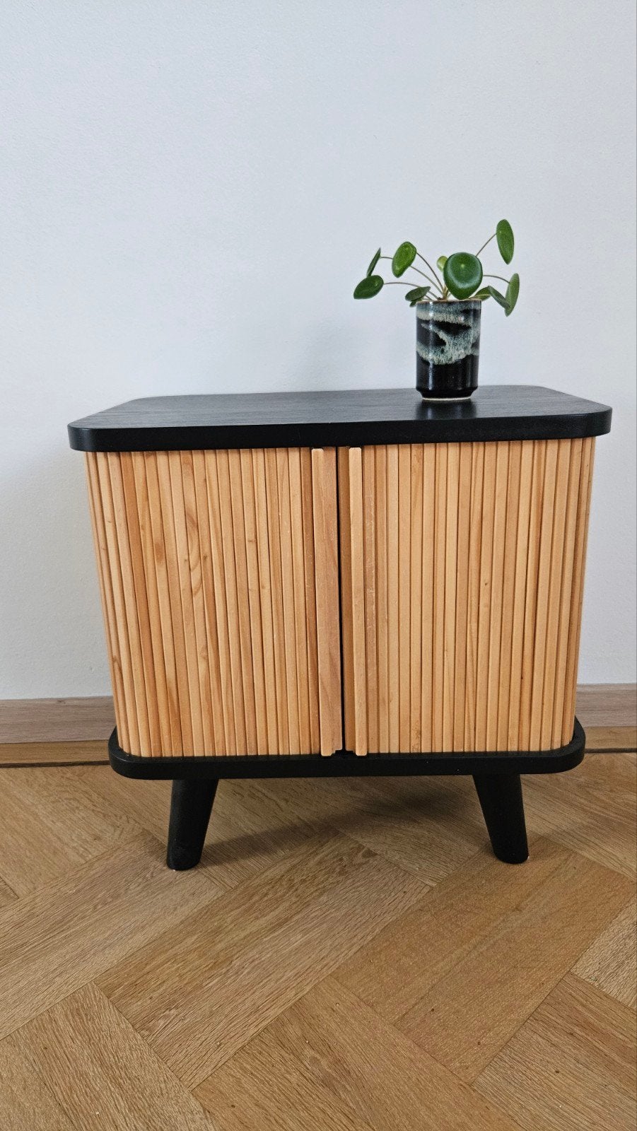 Houten kastje met roldeuren / nachtkastje, Ophalen of Verzenden, 25 tot 50 cm, Minder dan 50 cm