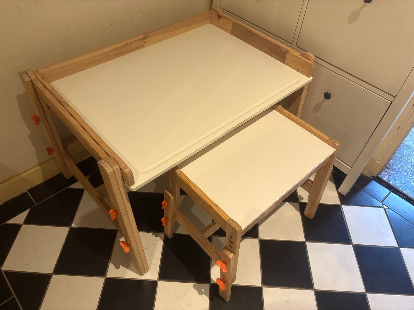 IKEA Flisat meegroeibureau met krukje, Ophalen of Verzenden, Zo goed als nieuw, Tafel(s) en Stoel(en)