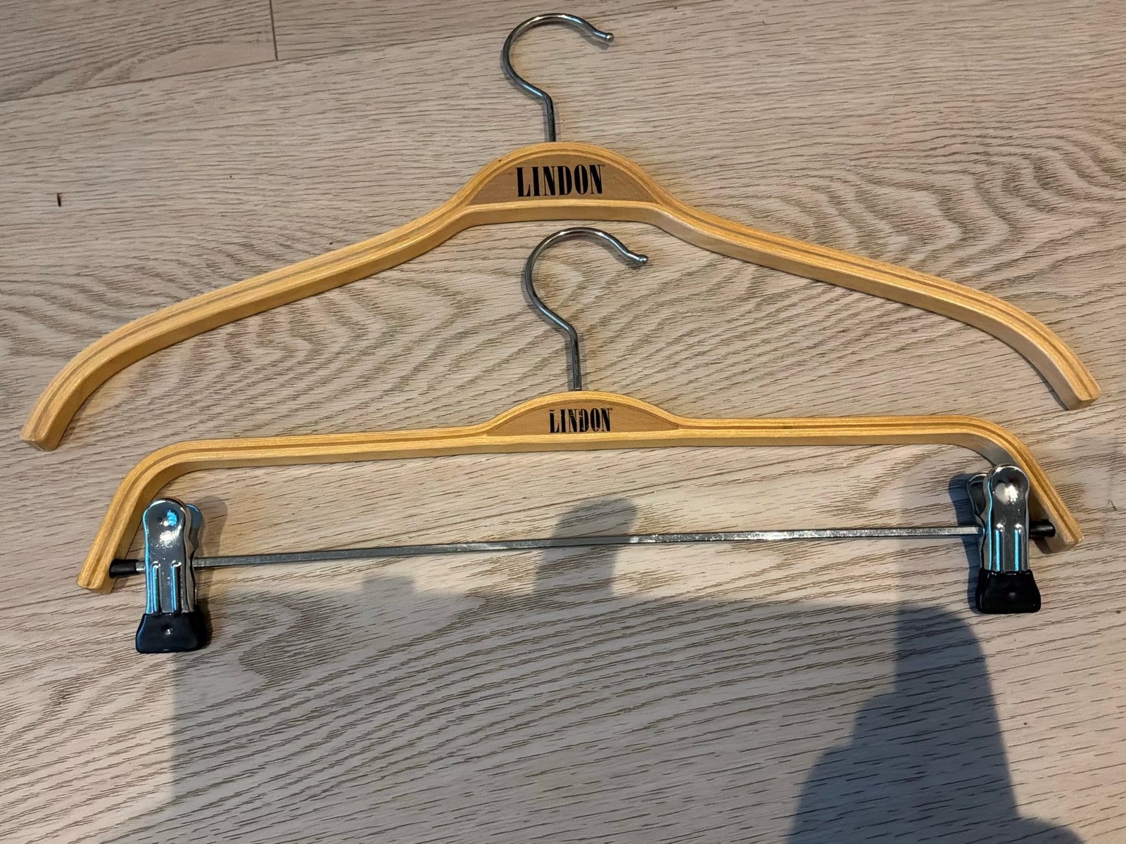 Kleding hangers hout lindon 10 broek hangers 10 antislip, Ophalen of Verzenden, Gebruikt, Hout, Volwassenen