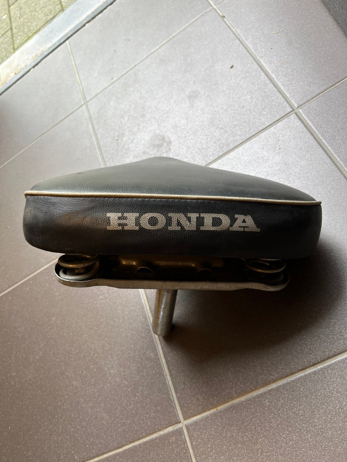 Zadel honda amigo novio, Ophalen of Verzenden, Zo goed als nieuw, Zadel, Overige merken