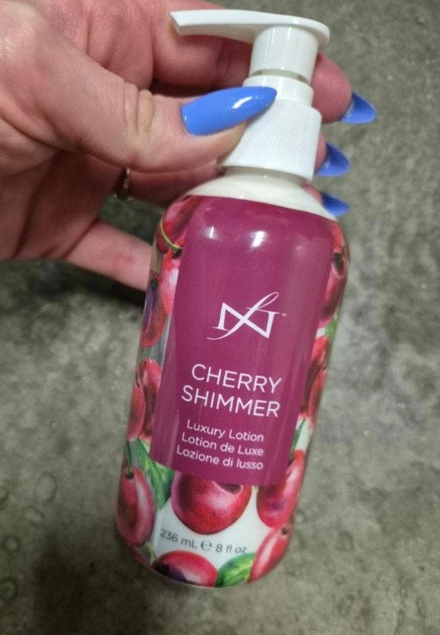 Nieuw dadi famous cherry shimmer lotion 236ml

lotion 236ml, Overige kleuren, Nieuw, Ophalen of Verzenden, Handen en Nagels