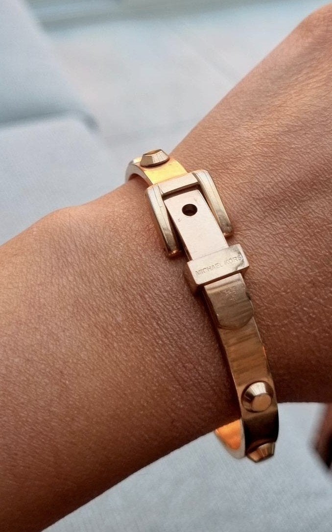 Michael Kors Armband - Elegant en Stijlvol, Verzenden, Zo goed als nieuw, Goud, Staal