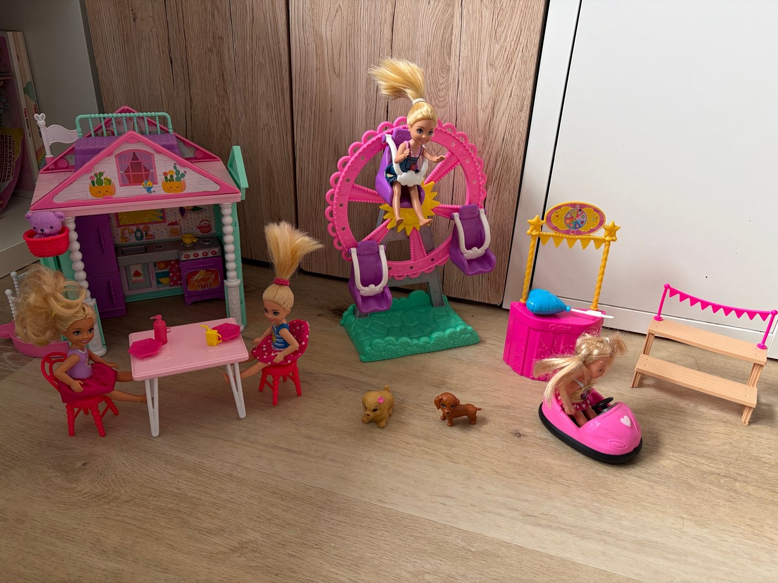 Barbie Chelsea speelset met poppen en accessoires, Ophalen of Verzenden, Gebruikt, Meisje