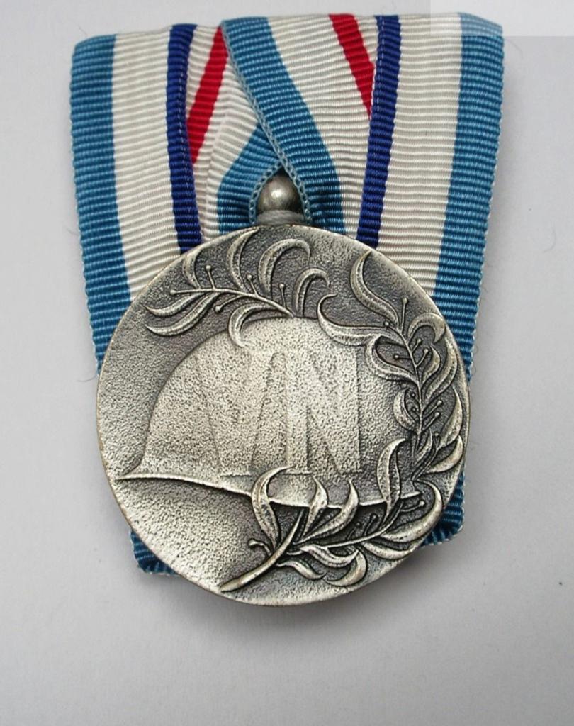 Verzilverd libanon medaille., Verzamelen, Militaria | Algemeen, Verzenden, Landmacht, Nederland, Lintje, Medaille of Wings