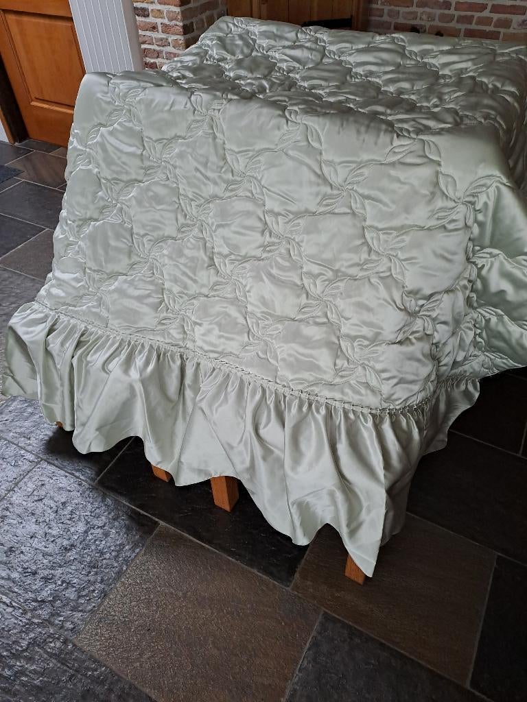 te koop  2 verschillende type bed spreien, Ophalen of Verzenden, Zo goed als nieuw, Tweepersoons, Dekbedovertrek
