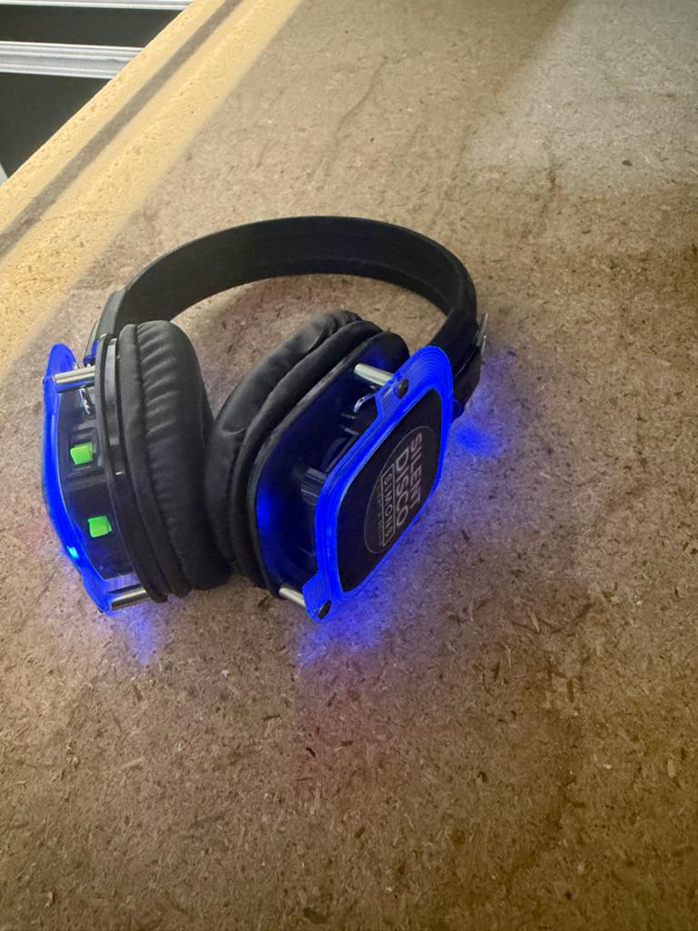 Set Silent Disco Hoofdtelefoons met Zenders en Opladers, Zo goed als nieuw, Over oor (circumaural), Draadloos, Ophalen