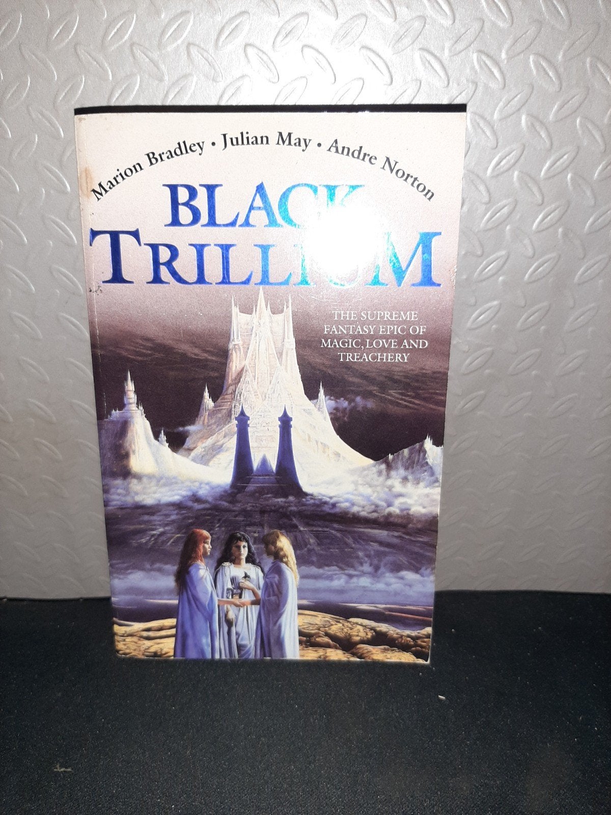 Black Trillium - Marion Bradley, Julian May, Andre Norton, Boeken, Fantasy, Ophalen of Verzenden, Gelezen