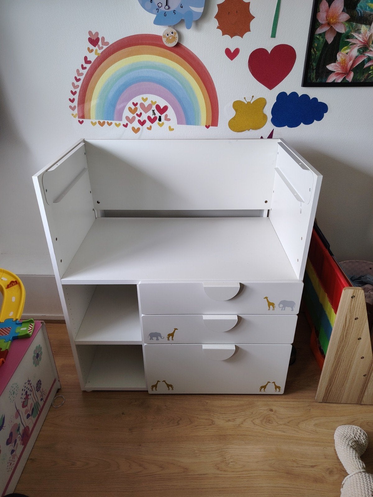 Smastad Witte commode met dierenprints en opstaande rand, Ophalen, 70 cm of meer, Zo goed als nieuw, 75 tot 100 cm