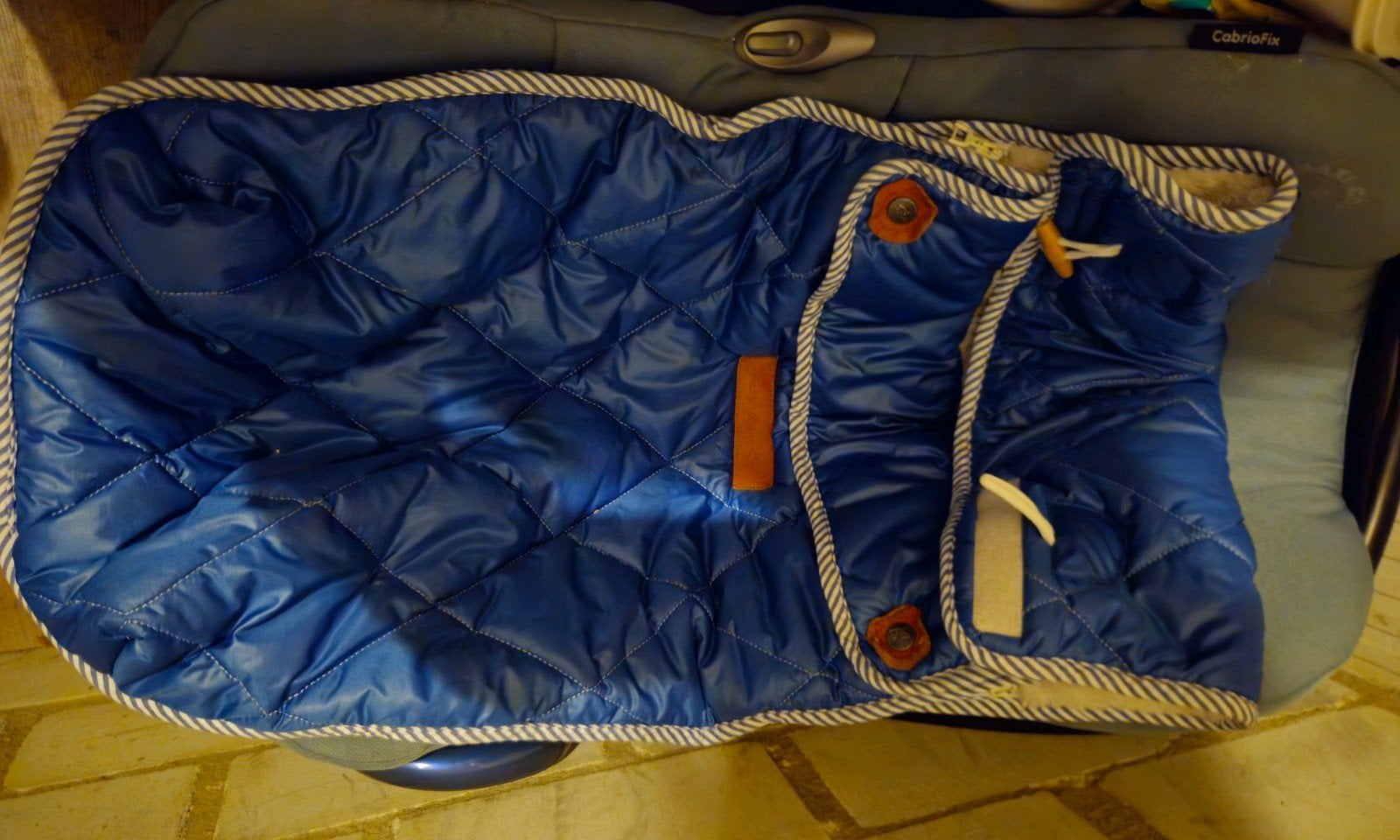 Gecapitonneerde winter voetenzak Maxi-Cosi blauw+ regenhoes, Ophalen of Verzenden, 0 t/m 13 kg, Maxi-Cosi, Gebruikt