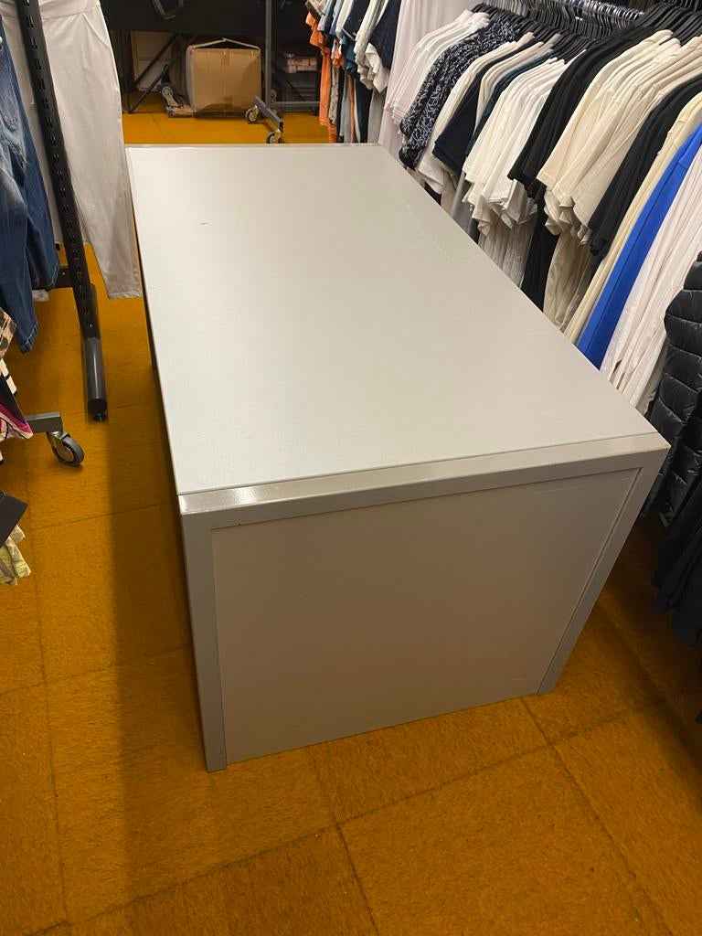 Grijze tafel / balie - Gebruikt, Huis en Inrichting, Tafels | Eettafels, Ophalen, Overige materialen, Gebruikt, 50 tot 100 cm