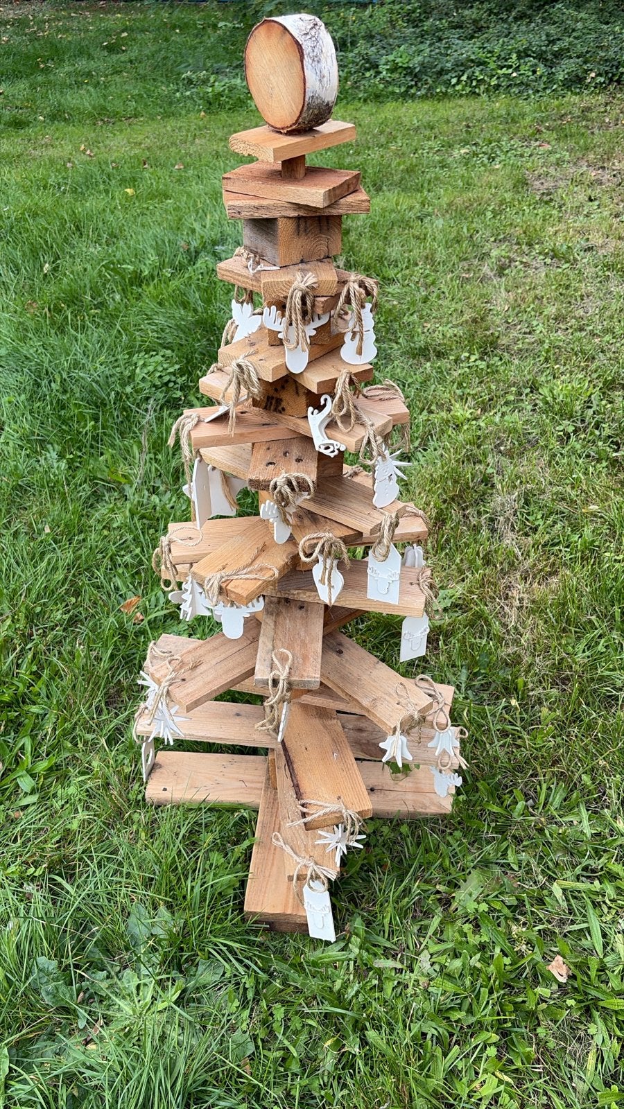 Houten kerstboom met witte hangers, Ophalen of Verzenden, Zo goed als nieuw