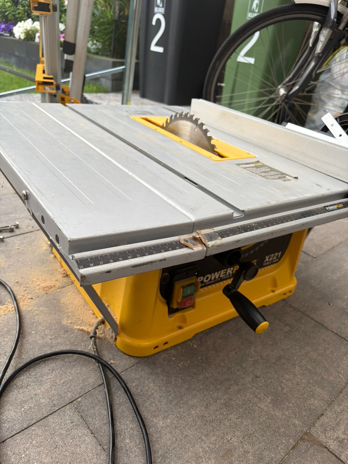 Powerplus zaagtafel, Doe-het-zelf en Verbouw, Gereedschap | Zaagmachines, Ophalen, Cirkelzaag, Zo goed als nieuw, 30 tot 70 mm