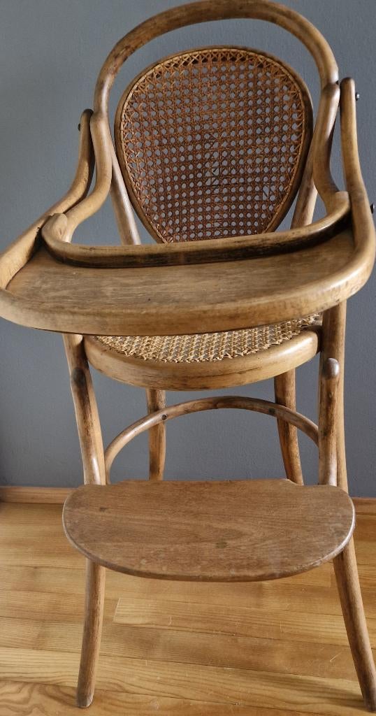 Thonet kinderstoel met tafelblad en verstelbare voetsteunen, Ophalen