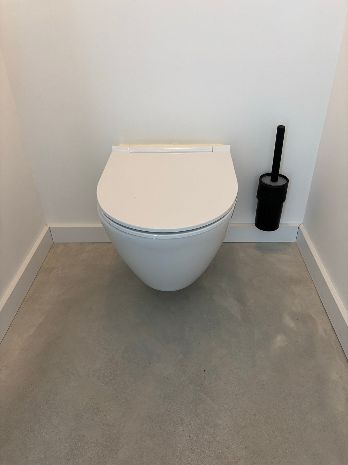 Sanindusa wandcloset met toiletbril- zo goed als nieuw, Ophalen, Zo goed als nieuw, Toilet